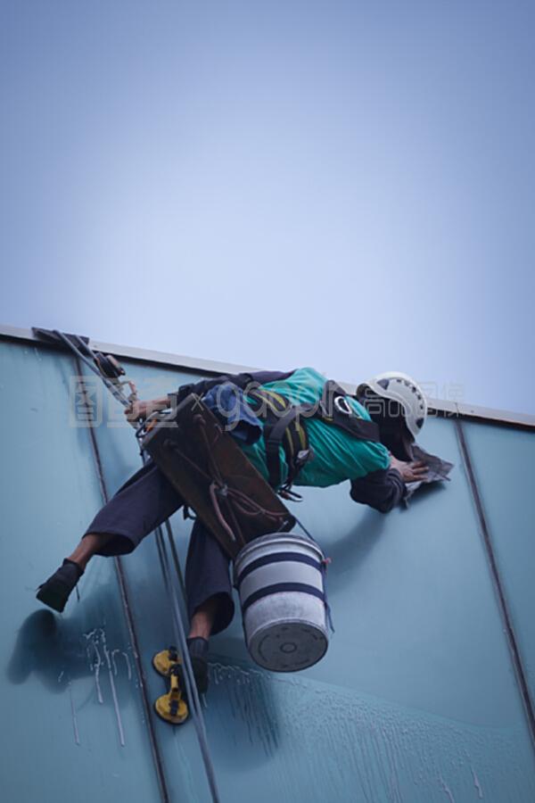 高楼大厦清洁窗户服务的工人小组 卓越的建筑物清洁服务