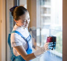 高清图片中的建筑物清洁服务 现代都市的“隐形美容师”